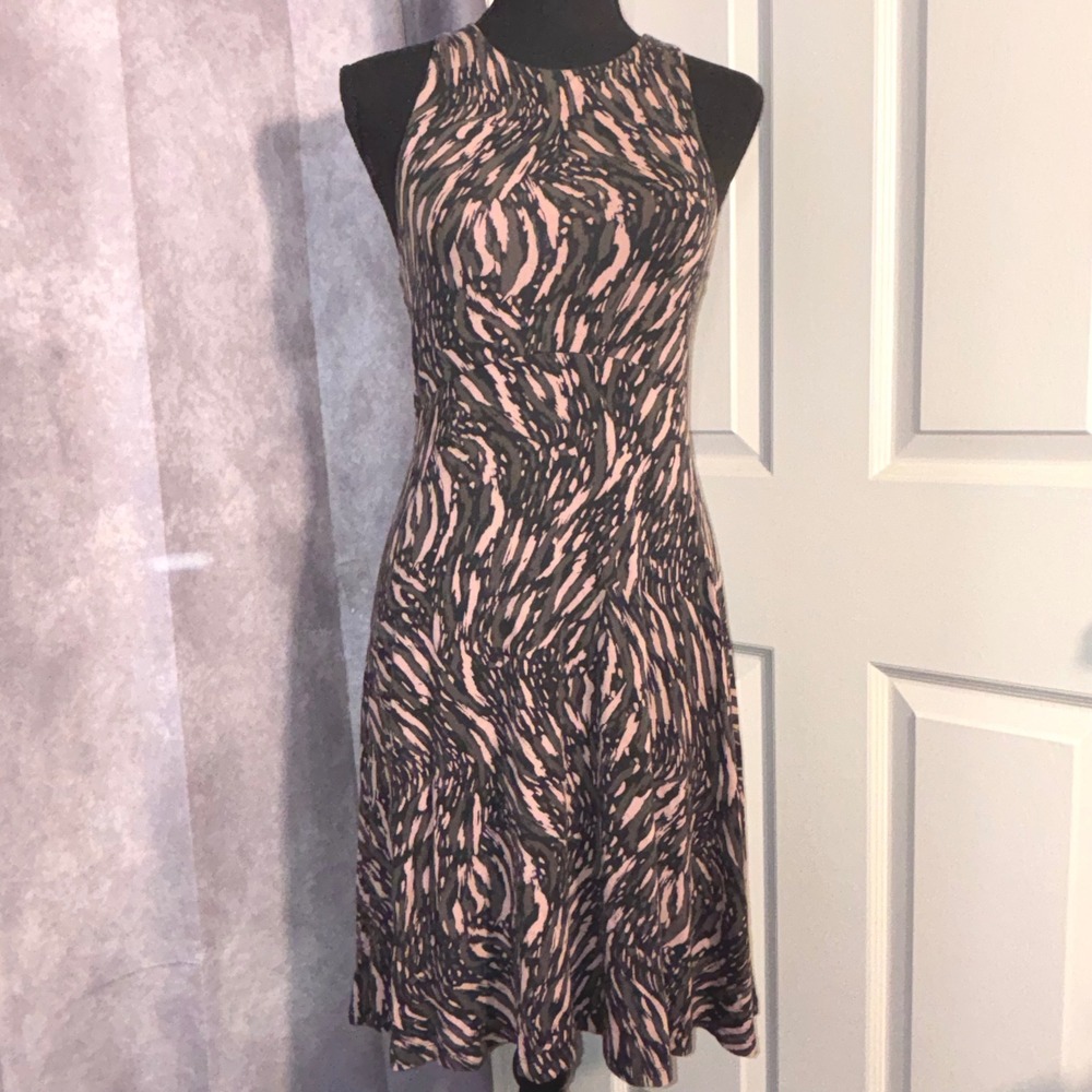 Athleta Santorini Printed Fit and Flare Dress Womens XS Black Abstract Athletic